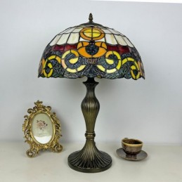 Lampa stołowa w stylu...
